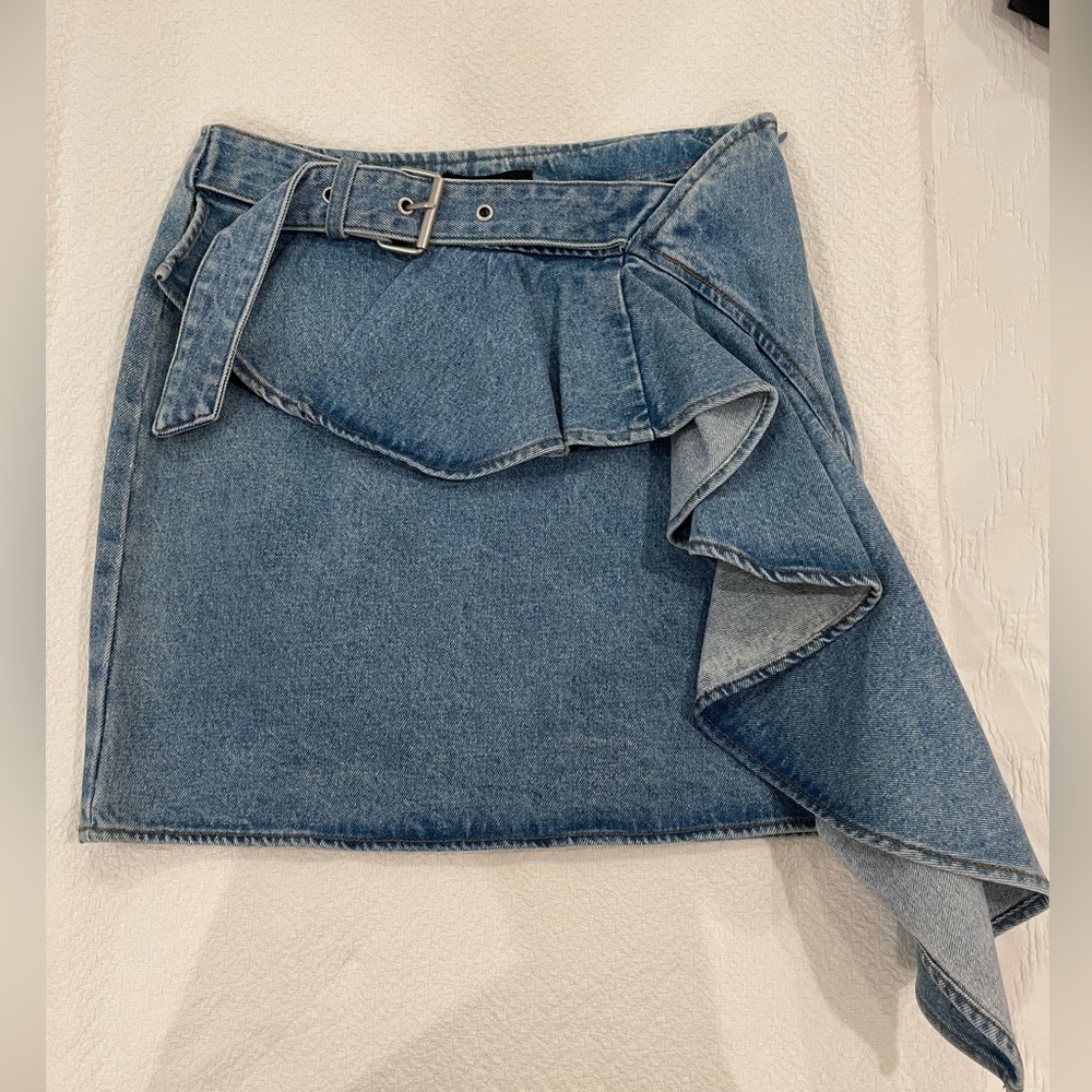 Forever 21 denim ruffle skirt‎ small